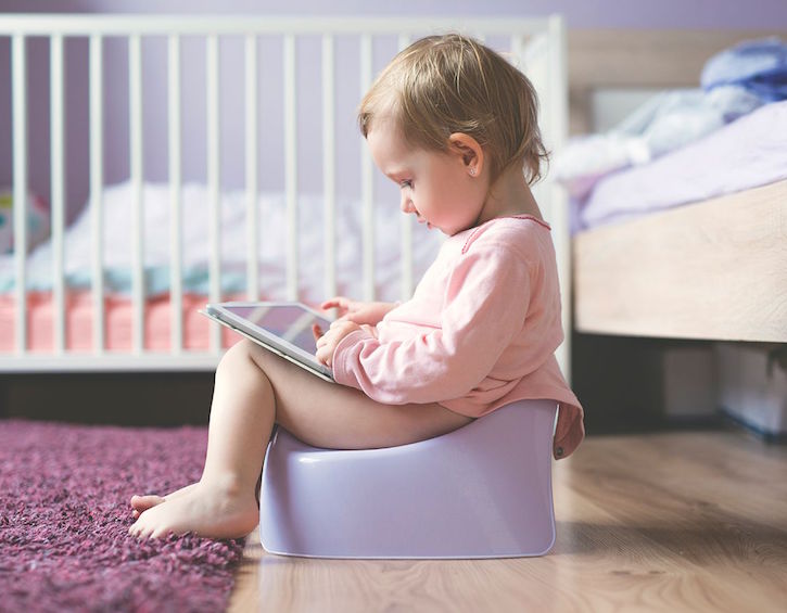 Các bố mẹ cần làm gì khi trẻ bị táo bón?