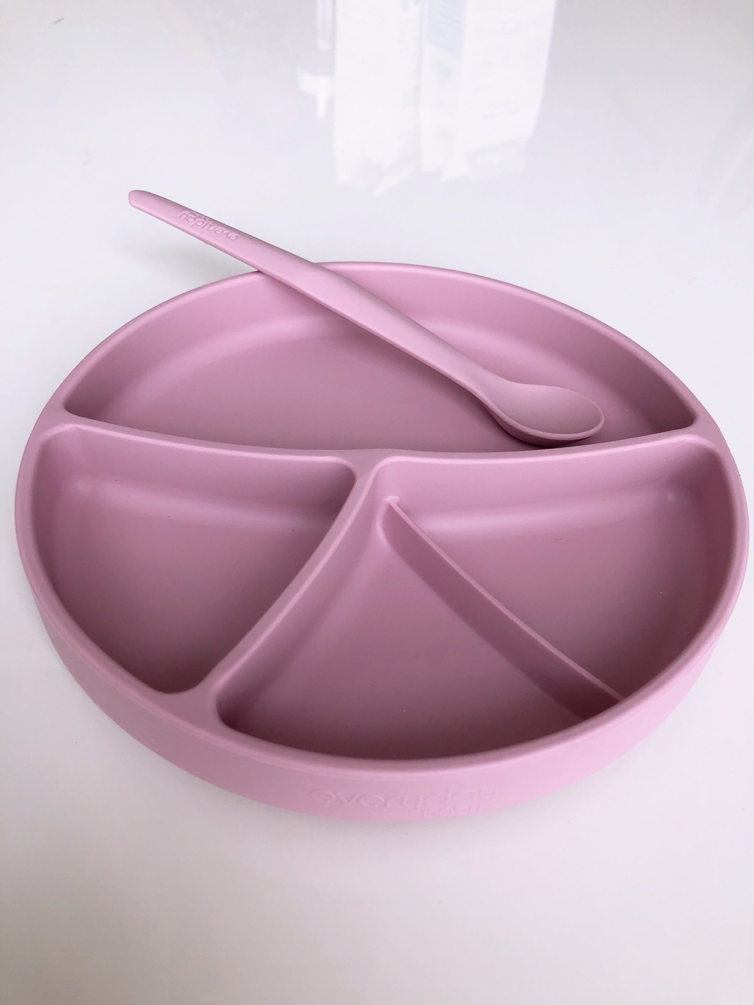 Đĩa ăn Everyday Baby Silicon tiện lợi cho bước đầu ăn dặm của bé