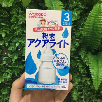 Wakodo bù điện giải cho trẻ 3 tháng tuổi